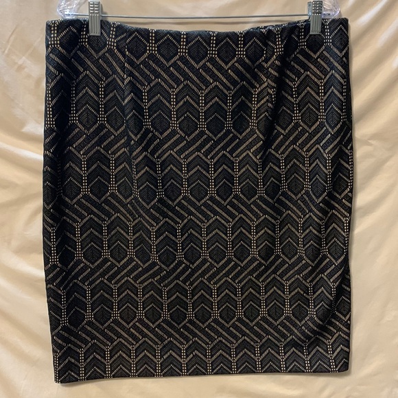 Ann Taylor black and tan geometric skirt Size 16 - Picture 4 of 7